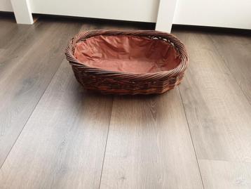 Leuke wilgentenen rieten mand.  beschikbaar voor biedingen