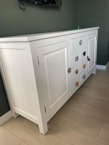 Wit teakhouten dressoir (of commode) met HK Living knoppen beschikbaar voor biedingen