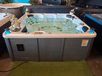 Balboa spa  🏊‍♀️ ‍️‼️VANDAAG BEZORGD ‼️5 persoons  beschikbaar voor biedingen