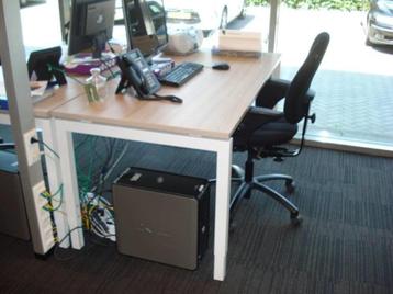 bureau / tafel 60 x 80 houtmotief; hoogte instelbaar beschikbaar voor biedingen