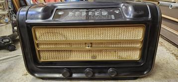 Antieke Blaupunkt radio beschikbaar voor biedingen