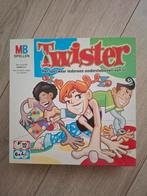 Twister - Het spel waar iedereen ondersteboven van is!, Vijf spelers of meer, Ophalen of Verzenden, Nieuw, MB Spellen