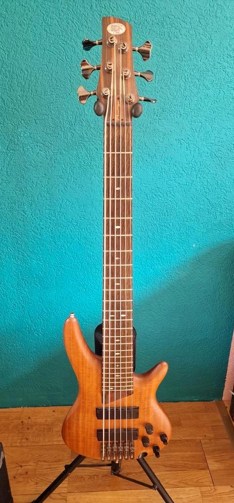 Ibanez 3006e-sol prestige 6 snarige basgitaar te koop, Muziek en Instrumenten, Snaarinstrumenten | Gitaren | Bas, Zo goed als nieuw
