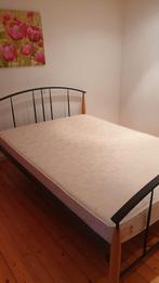 Ijzeren bed 1.40x 2.00 breed  ., Zo goed als nieuw, Ophalen