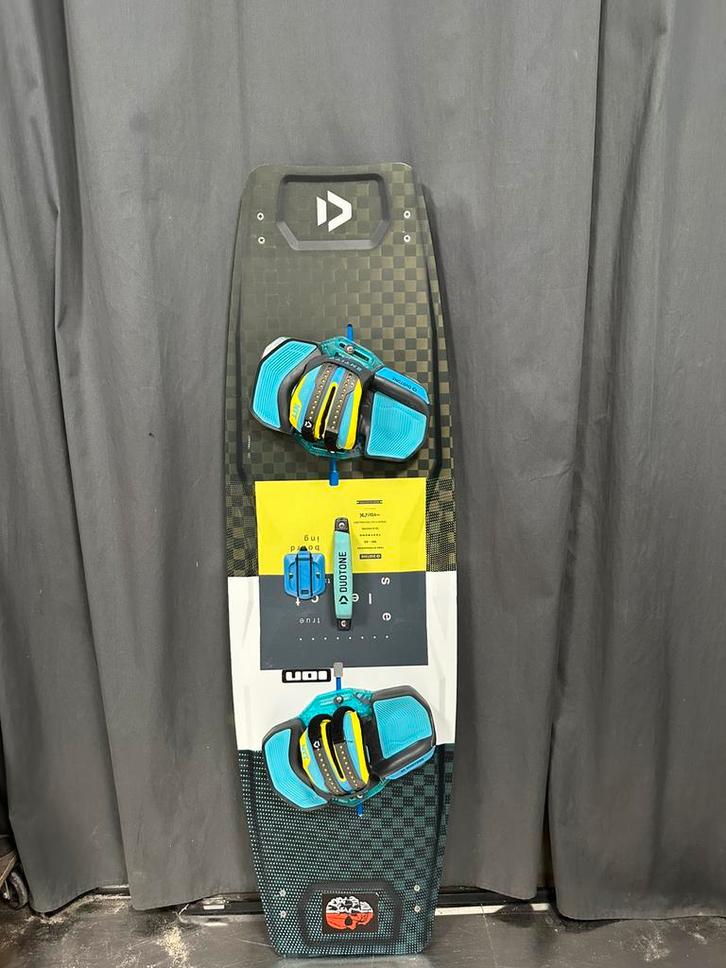 Duotone kiteboard, Watersport en Boten, Kitesurfen, Zo goed als nieuw, Kiteboard, 4 m² of minder, Twintip, Ophalen