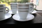 4 espressokopjes en schoteltjes wit met grijze strepen, Ophalen of Verzenden, Zo goed als nieuw, Overige stijlen, Kop(pen) en/of Schotel(s)
