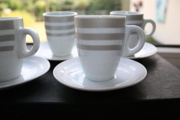 4 espressokopjes en schoteltjes wit met grijze strepen beschikbaar voor biedingen