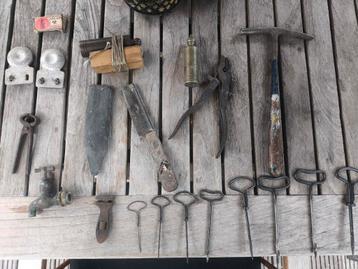 Antiek gereedschap, verschillende soorten beschikbaar voor biedingen