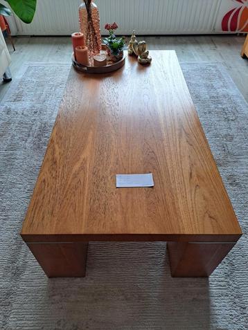 Teakhouten salontafel beschikbaar voor biedingen