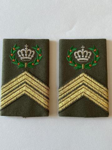 KL Nederlandse leger schouderstukken met kroon beschikbaar voor biedingen