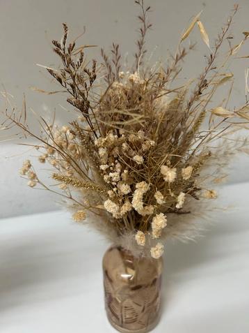 Droogbloemen in vaas beschikbaar voor biedingen
