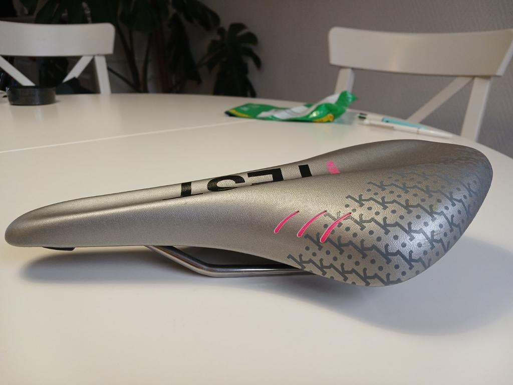 Fizik dameszadel, Racefiets, Ophalen of Verzenden, Zo goed als nieuw, Zadel