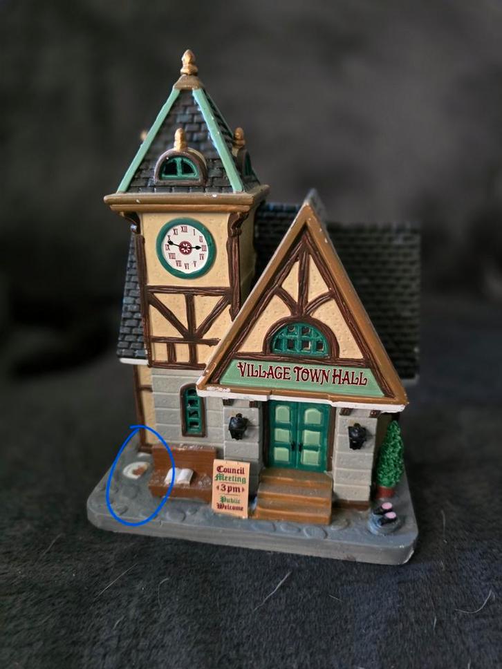 TE KOOP: Lemax Village Town Hall kersthuisje kerstdorp, Diversen, Kerst, Ophalen of Verzenden