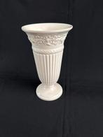 Wedgwood Embossed Queensware Trompetvaas - 22cm, Ophalen of Verzenden
