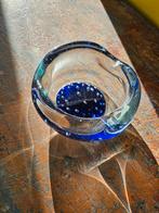 Vintage blauwe glazen asbak met luchtbellen, Antiek en Kunst, Antiek | Glas en Kristal, Ophalen of Verzenden