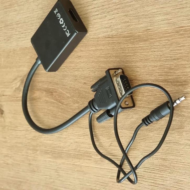 Adapter VGA- HDMI powered, Computers en Software, Pc- en Netwerkkabels, Zo goed als nieuw, Ophalen of Verzenden