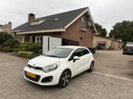 Kia Rio 1.2 VVTI 5DRS 2013 -SUPER PACK- Pioneer - cruise NAP, Auto's, Kia, 450 kg, 4 cilinders, Met garantie (alle), Wit