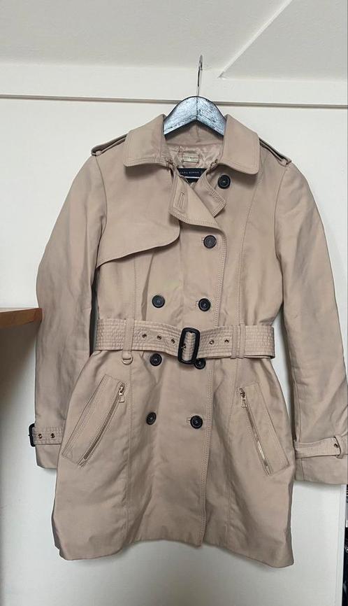 Trenchcoat zara xs 34 beige riem knopen zomerjas zara woman, Kleding | Dames, Jassen | Zomer, Zo goed als nieuw, Maat 34 (XS) of kleiner