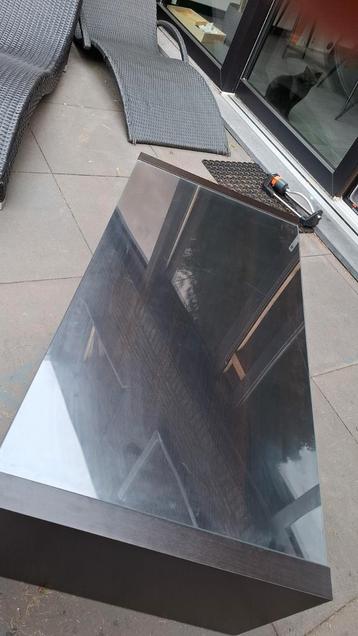 Salontafel / Kindertekentafel met glazen blad beschikbaar voor biedingen