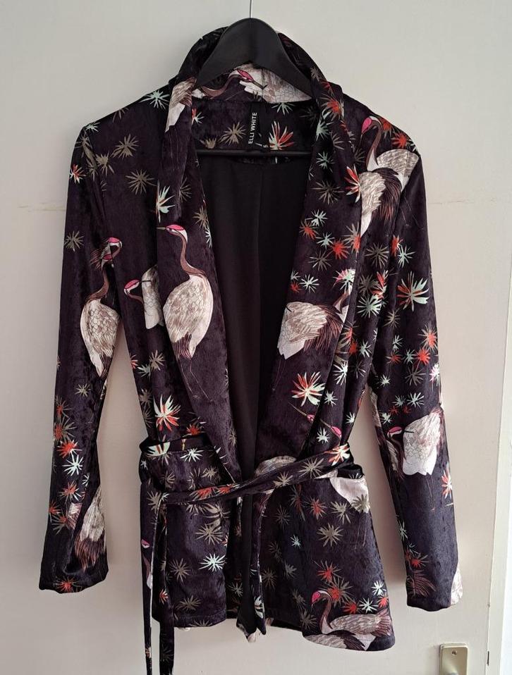 Fluweelzachte overslagtop met kraanvogels, maat M/L, Kleding | Dames, Tops, Zo goed als nieuw, Maat 38/40 (M), Zwart, Lange mouw