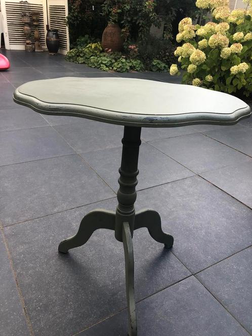 Bijzettafel, Huis en Inrichting, Tafels | Bijzettafels, Gebruikt, Ovaal, 60 cm of meer, 55 tot 75 cm, Hout, Ophalen of Verzenden
