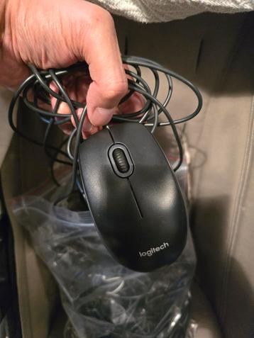 Gebruikte logitech B100 muis – €5 per stuk beschikbaar voor biedingen