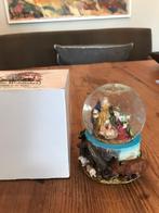 Kerst. Kerststalletje in bol met sneeuweffect., Ophalen of Verzenden