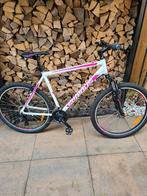Serious Rockville 27,5", white/pink. Framemaat 54 cm (27,5"), 28 inch, 53 tot 56 cm, Zo goed als nieuw, Meer dan 20 versnellingen