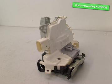 PORTIERSLOT LINKS VOOR Audi A4 (B8) (8J1837015D) beschikbaar voor biedingen