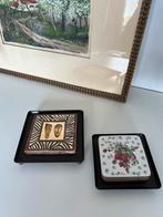 2 platte metalen schaaltjes (voor bijvoorbeeld onderzetters), Huis en Inrichting, Keuken | Servies, Overige materialen, Ophalen of Verzenden