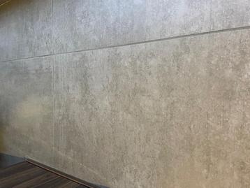 Tegel 60x60 voor bv badkamer of toilet beschikbaar voor biedingen