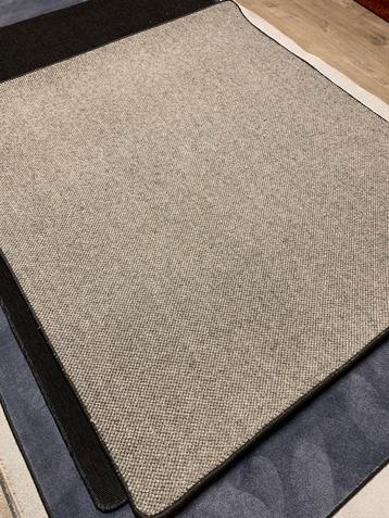 Wollen kleed 170x180 cm beschikbaar voor biedingen