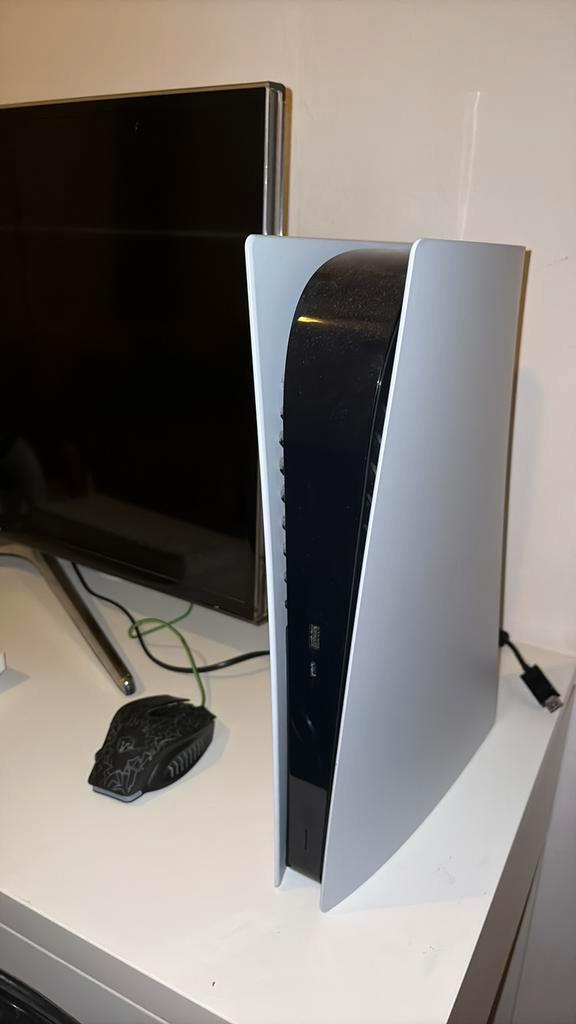 Playstation 5 + controller, Spelcomputers en Games, Spelcomputers | Sony PlayStation 5, Zo goed als nieuw, Playstation 5 Digital