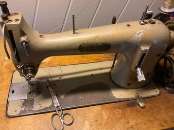 Industriële Naaimachine - Vintage Staat, Functioneel Werkend beschikbaar voor biedingen