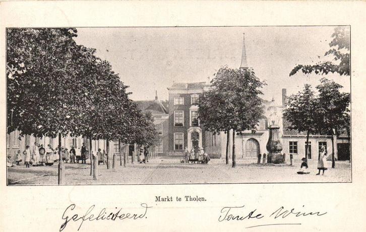Markt te Tholen. - volk - 1902 gelopen, Verzamelen, Ansichtkaarten | Nederland, Ongelopen, Friesland, Voor 1920, Ophalen of Verzenden