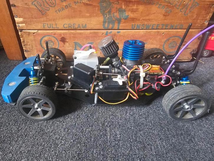 RC Auto met Verbrandingsmotor zoldervondst hitec, Hobby en Vrije tijd, Modelbouw | Auto's en Voertuigen, Gebruikt, Auto, 1:32 tot 1:50