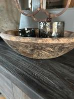 Sobere houten schaal past bij Aura Peeperkorn, Huis en Inrichting, Woonaccessoires | Schalen en Manden, Ophalen of Verzenden, Gebruikt