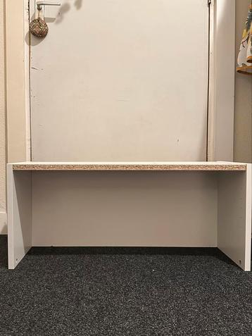 IKEA bookshelf with additional top shelf beschikbaar voor biedingen