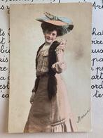Dame met hoed en bontje, Ophalen of Verzenden, Voor 1920, Ongelopen, Overige thema's