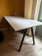 Ikea trotten desk 160x80 met kabelgoot, Doe-het-zelf en Verbouw, Tekentafels, Ophalen, Zo goed als nieuw, 150 tot 170 cm
