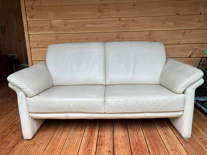 Wit leren 2-zits bank, Huis en Inrichting, Banken | Bankstellen, Gebruikt, Rechte bank, Tweepersoons, 150 tot 200 cm, 75 tot 100 cm