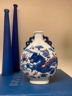 Kleine Chinese vaas met blauwe draak, Antiek en Kunst, Ophalen of Verzenden