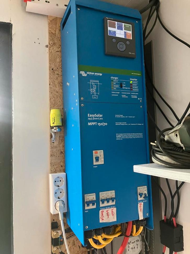Victron Energy EasySolar 24/3000/70-I, Caravans en Kamperen, Camper-accessoires, Zo goed als nieuw, Ophalen