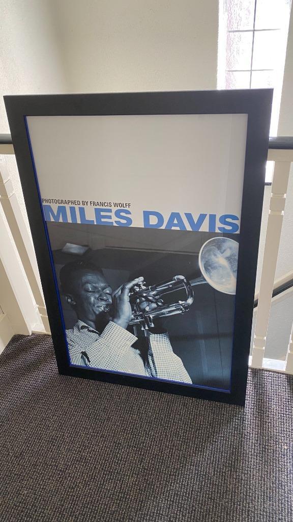 Miles Davis poster - Francis Wolff, Verzamelen, Posters, Zo goed als nieuw, Muziek, A1 t/m A3, Rechthoekig Staand, Met lijst, Ophalen