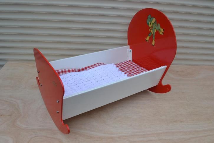 Mooi oud Okwa houten poppen bedje uit de jaren 1950 NR 8677, Verzamelen, Poppen, Zo goed als nieuw, Accessoires, Ophalen of Verzenden