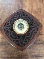 Vintage barometer op houtsnijwerk plateau ruitvormig., Antiek en Kunst, Antiek | Woonaccessoires, Ophalen of Verzenden