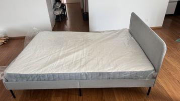Ikea bedframe, mattres and bed base - afbeelding 1