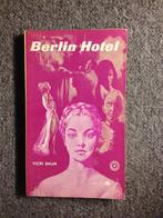 Hotel Berlin; door Vicki Baum, Boeken, Romans, Gelezen, Ophalen of Verzenden, Vicki Baum, Amerika