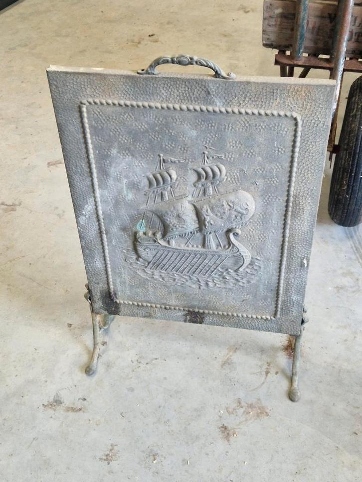 Antiek gietijzeren haardscherm met maritiem reliëf, Antiek en Kunst, Antiek | Koper en Brons, Brons, Ophalen