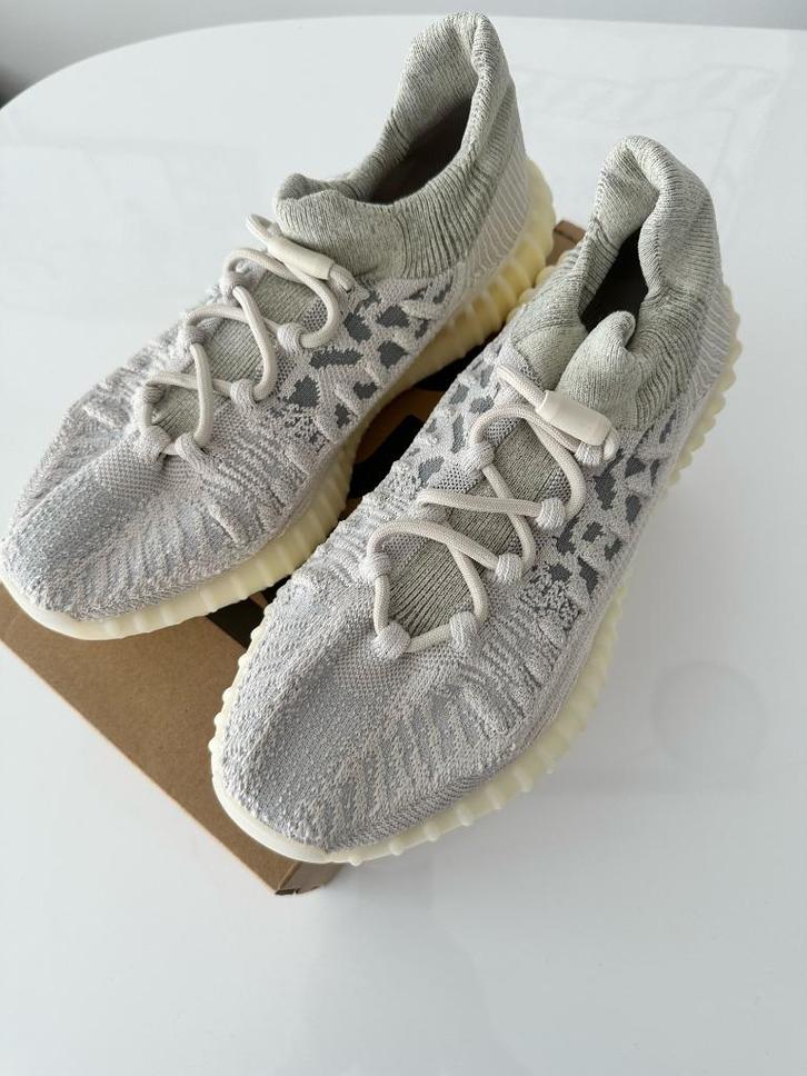 Yeezy 350 V2 CMPCT Slate Bone 43 1/3, Kleding | Heren, Schoenen, Nieuw, Sneakers of Gympen, Wit, Ophalen of Verzenden